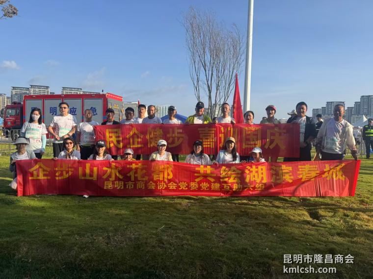 六组合影.jpg